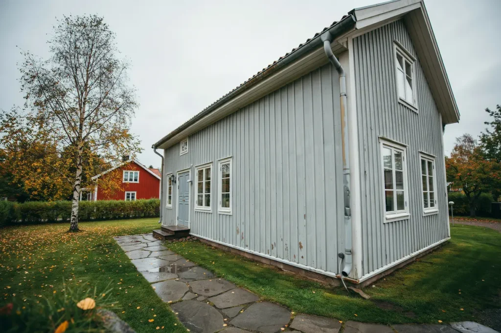 september r r tt tid att se ver h ngr nnor och stupr r f rebygg fuktskador n r h stregnen kommer